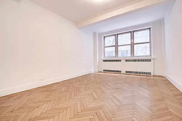 Rented by Urbane Brokerage | media 8