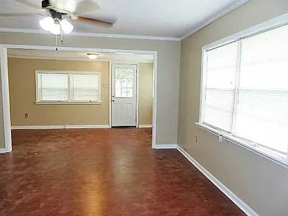 3rd image of 109 Twin Cedar Ave