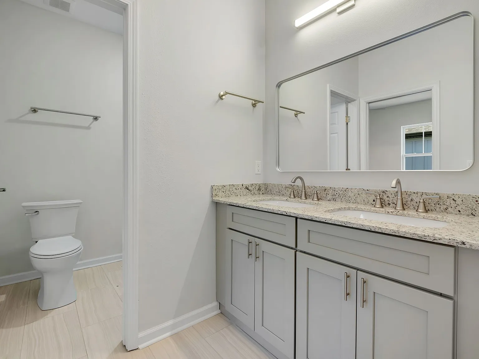 4 bed, 3.5 bath, 1841 sqft, $2,399 — Photo 4