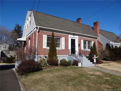 64 Seaside Ave, Bridgeport, CT, 06605