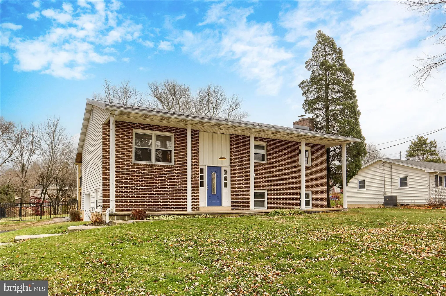 127 Spring Rd photo 1