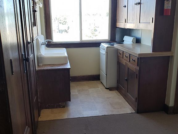 4th image of 1518 Lincoln Way W APT 4
