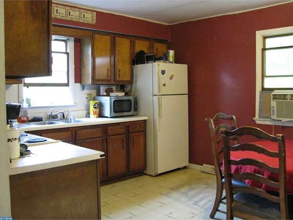 5th image of 330 Old Deerfield Pike