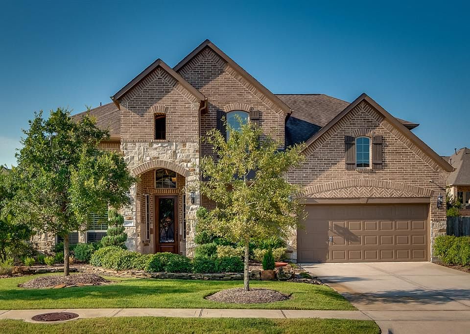 Welcome HOME to 16107 Cottage Timbers Court.