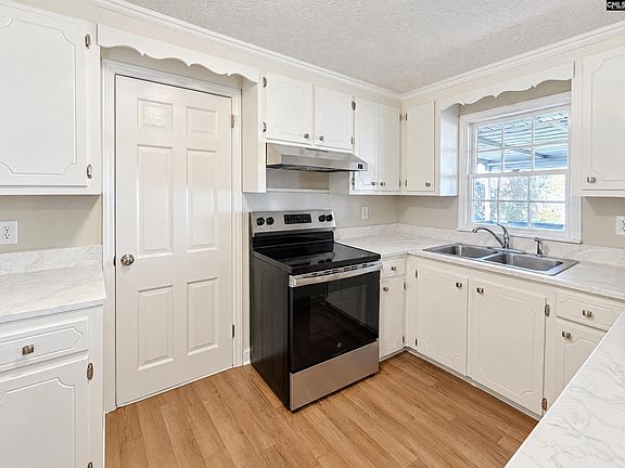3rd image of 7403 Springbank Dr
