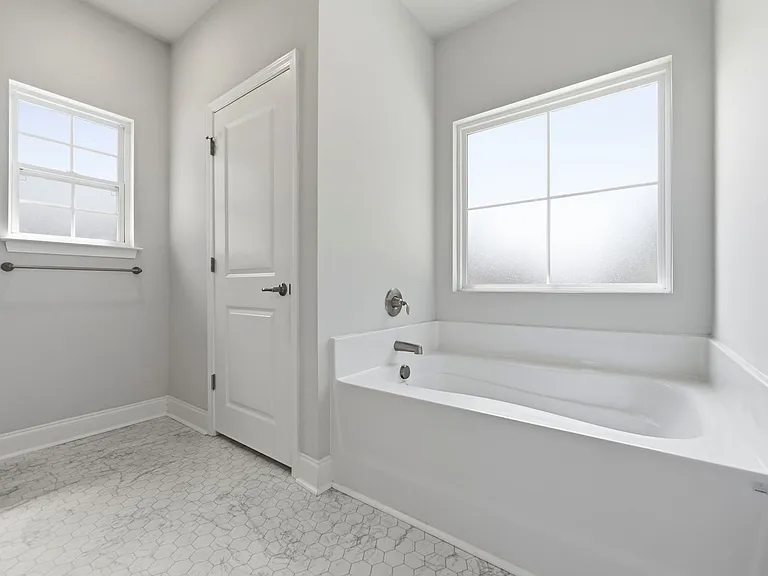 903 Eakins Ln — Photo 14