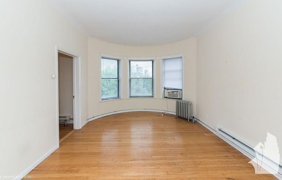 1st image of 915 W Waveland Ave #217