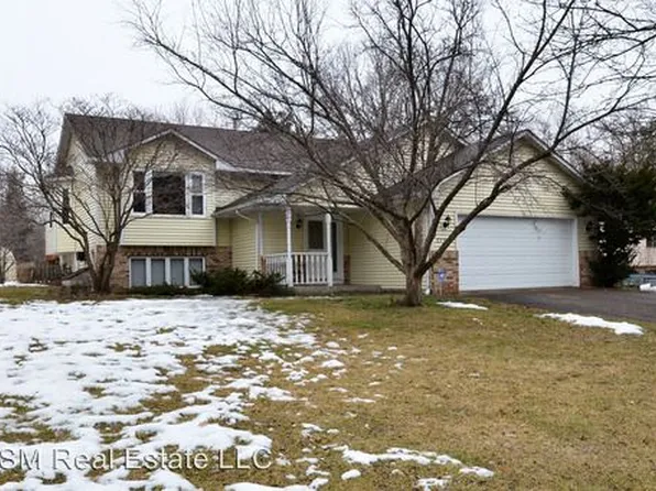 2772 Southlawn Dr N, Maplewood, MN 55109