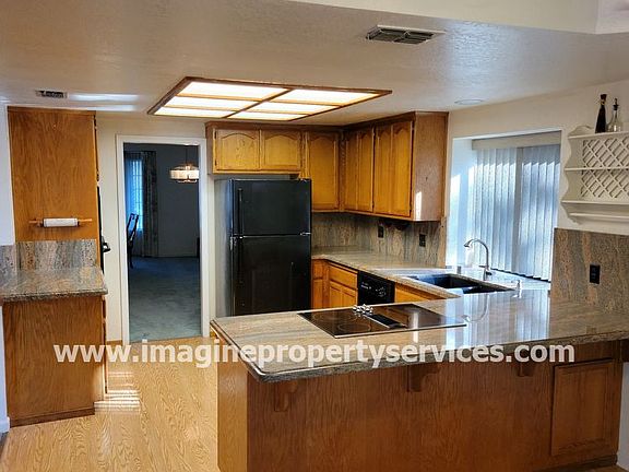 3rd image of 667 Hancock Dr