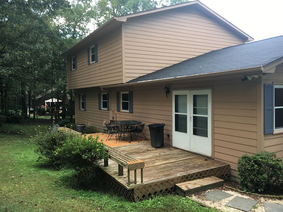 2nd image of 5828 Russell Rd
