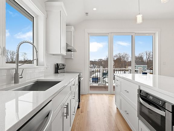 5th image of 2 Old County Rd #10