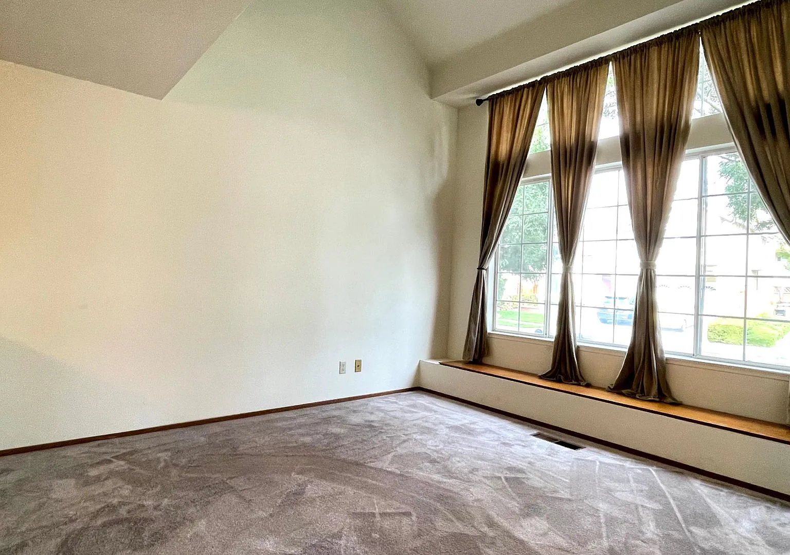 4BD/2.5BA - Clean, Spacious 2-story Near Lake Almaden — Photo 4