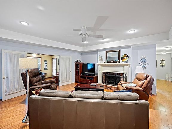 5th image of 123 Hillcrest Dr