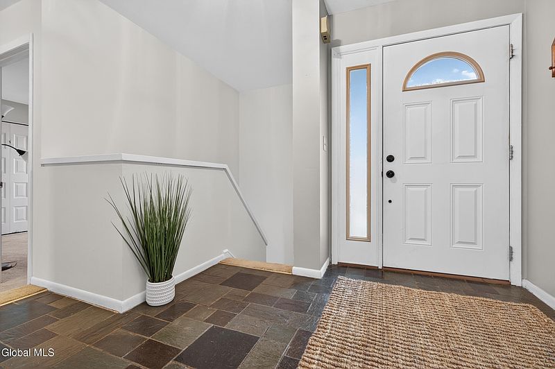 4th image of 501 Huntington Court