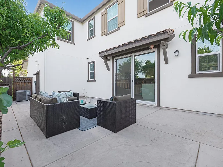 1005 S Fowler Ln — Photo 9