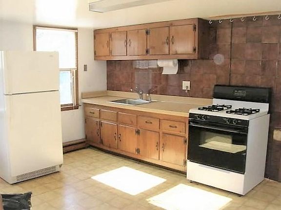 2nd image of 204 Wall St APT 2