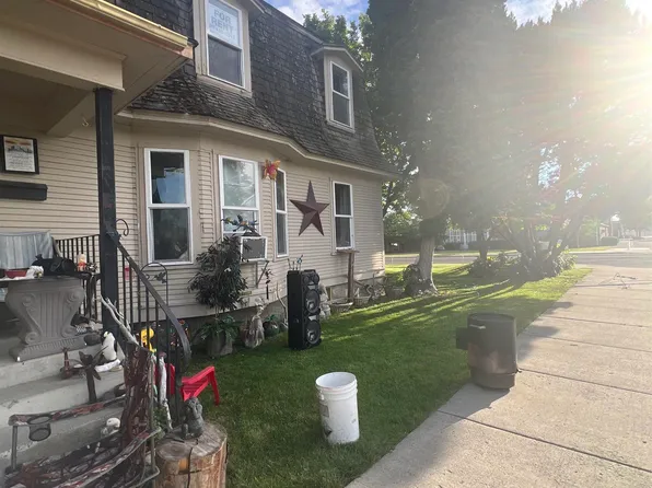 200 E 3rd St, Grandview, WA 98930
