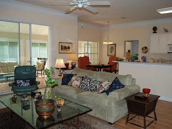 3rd image of 3042 Persimmon Cir W