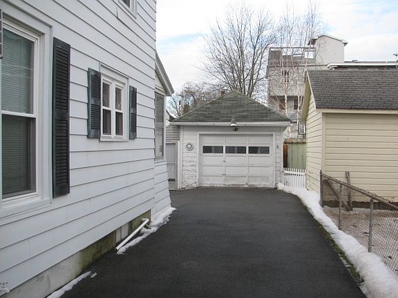 2nd image of 7 Grand St