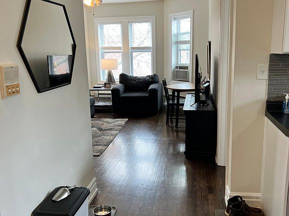 3rd image of 3816 N Greenview Ave #3W
