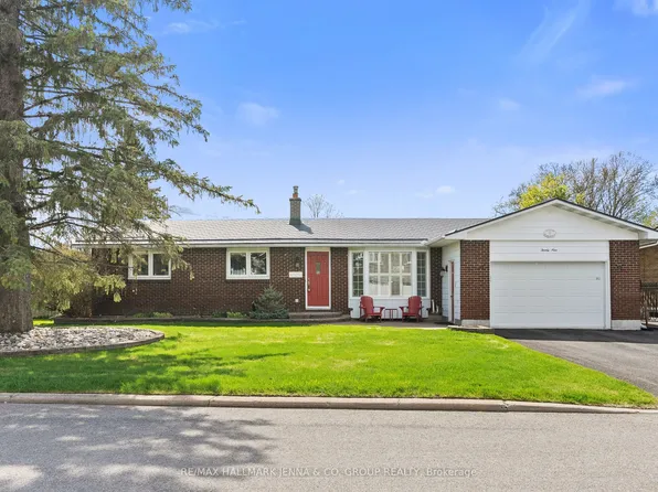 29 Kingsbury Ave, Ottawa, ON K2G 3E5