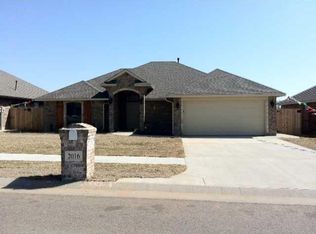 2016 31st St, Moore, OK 73160