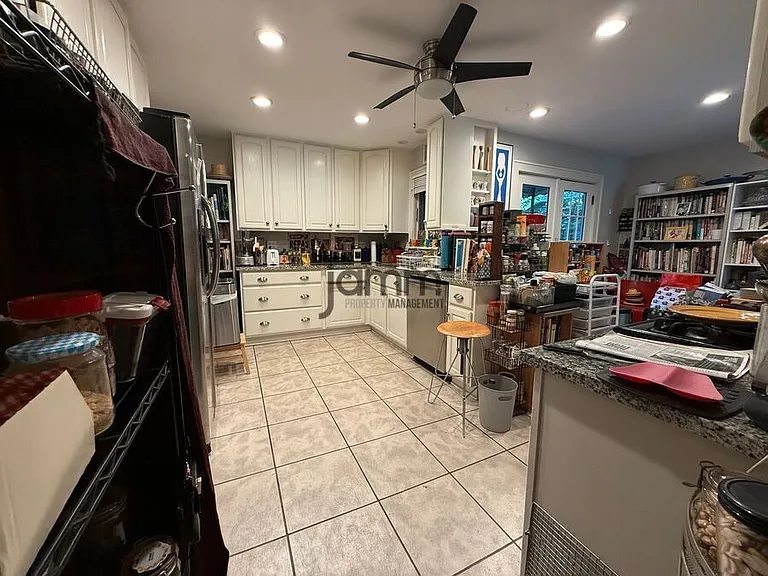 2425 Demington Dr — Photo 7
