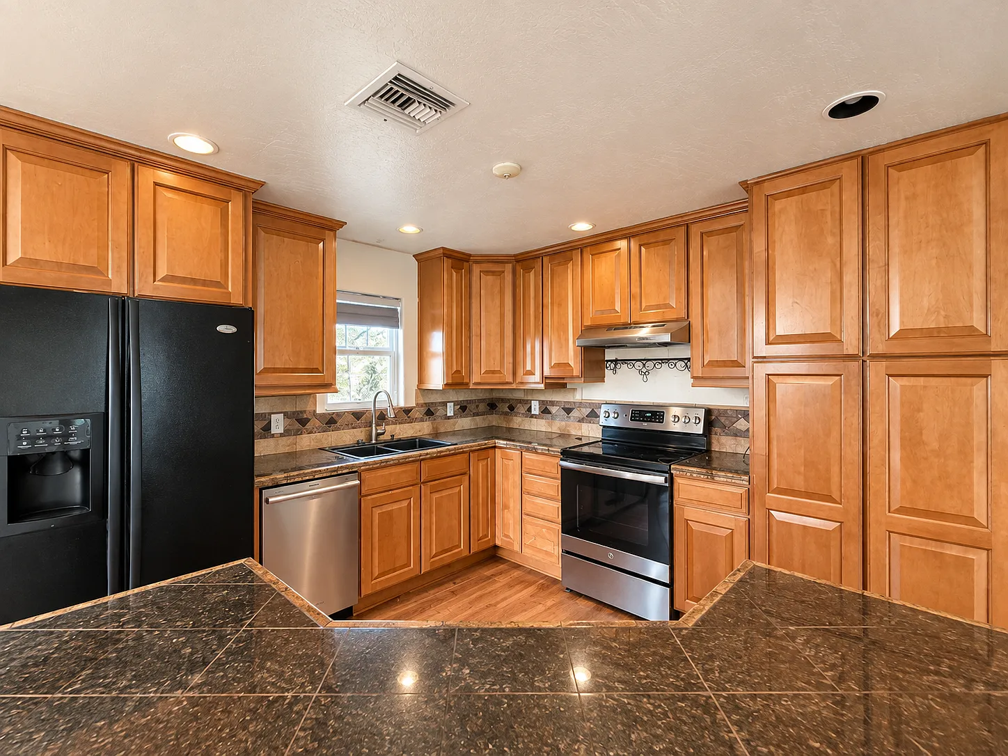 4 bed, 1647 sqft, $2,100 — Photo 4