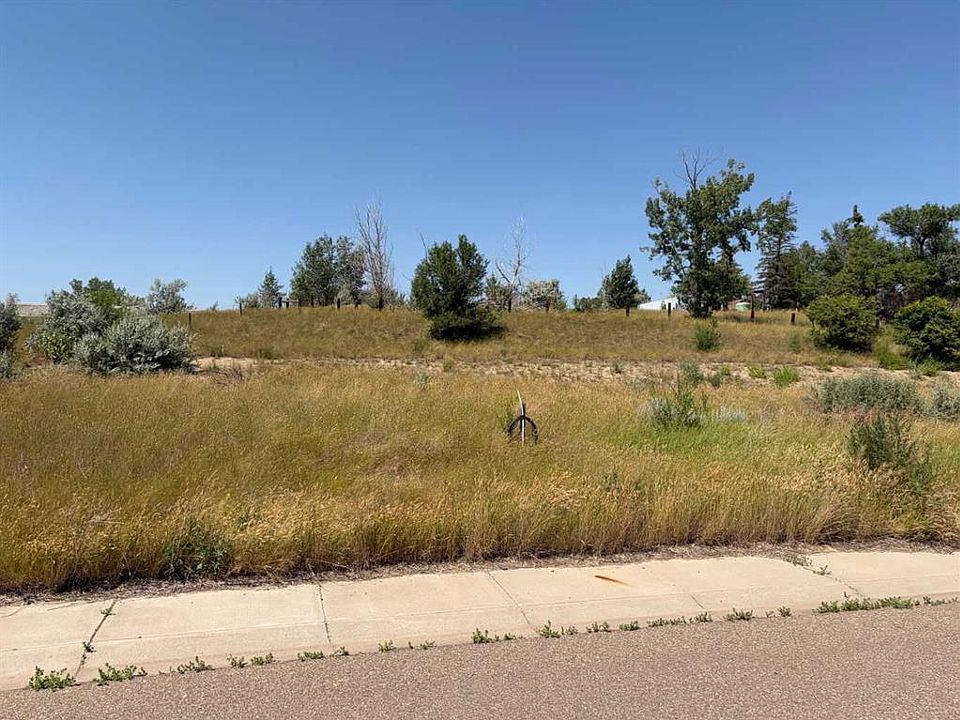 2nd image of 16 Canyon Creek Dr SW