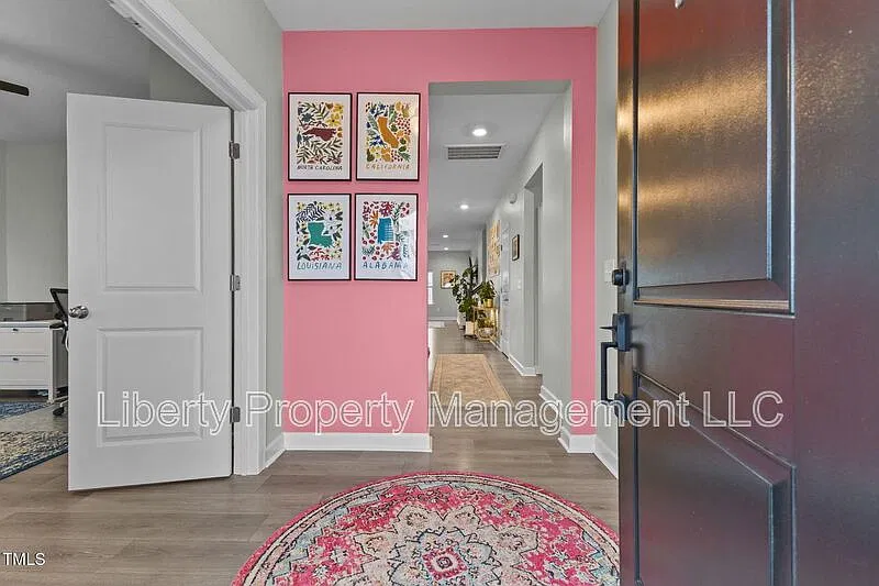 4 bed, 2.5 bath, 2875 sqft, $2,100 — Photo 2
