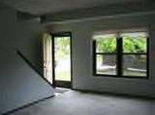 11832 Charlemagne Dr, Maryland Heights, MO 63043