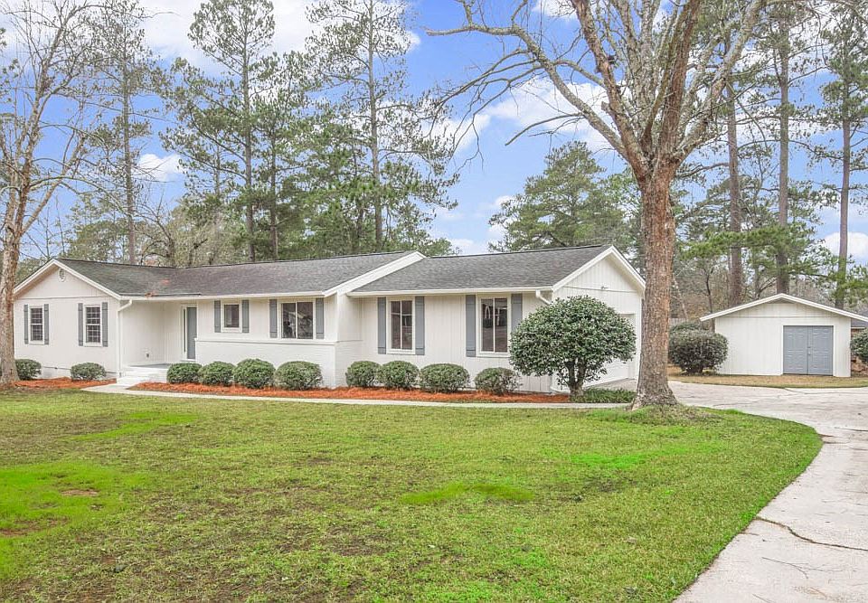 2nd image of 40 Fawnwood Drive W
