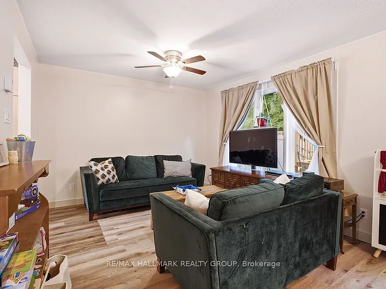 67 Grady Cres — Photo 18