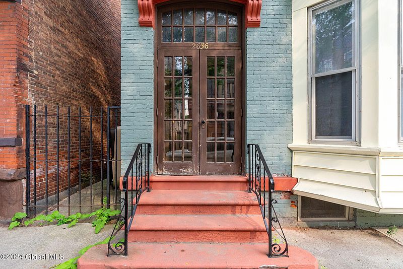 4th image of 2636 5th Avenue