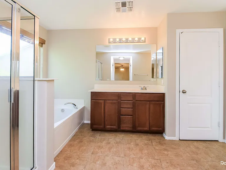 42480 W Santa Fe St — Photo 8