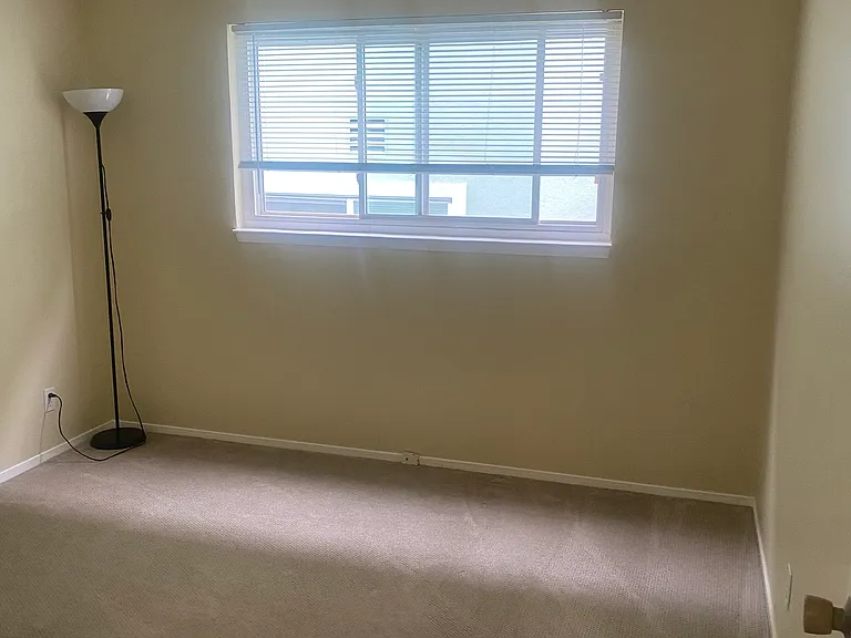 1634 Oxford St #305 — Photo 7