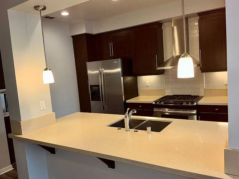 537 W Maple Ave — Photo 38