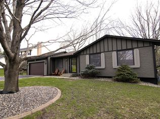 109 Knoll Cir E, Burnsville, MN 55337