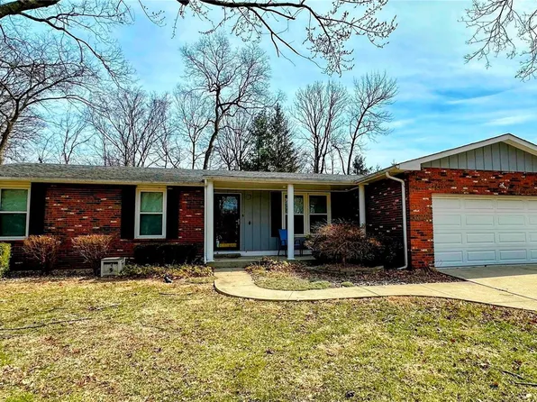 6401 Oak Dr, Moro, IL 62067