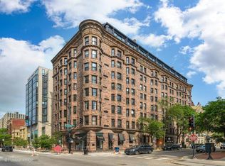 2836 N Pine Grove Ave, Chicago, IL 60657