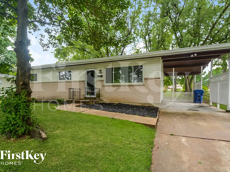 400 Humes Ln — Photo 2
