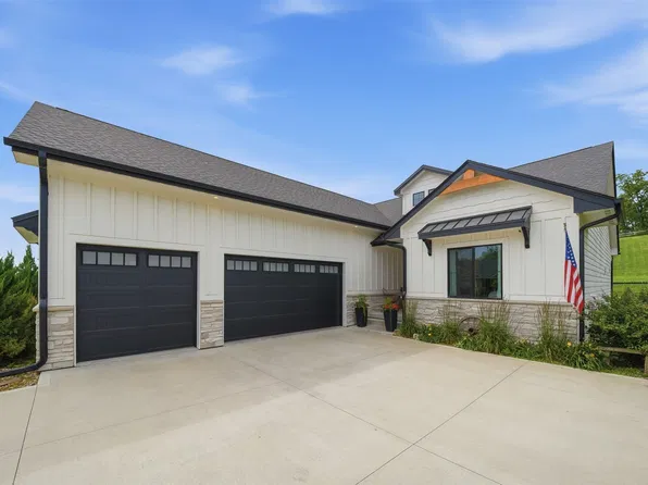 10400 Hidden Valley Dr, Johnston, IA 50131