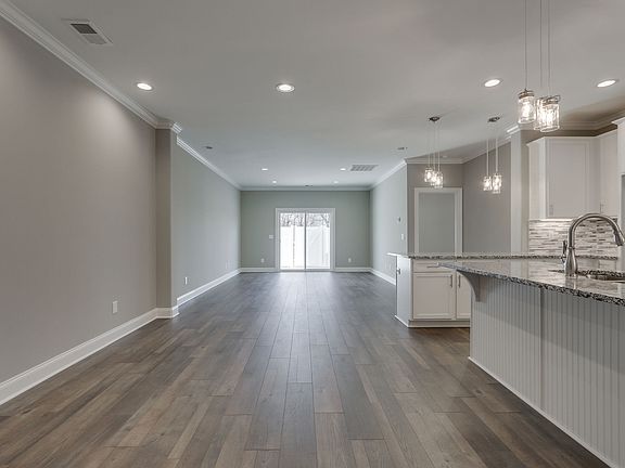 5th image of 3410 Pershing Dr #(th3)