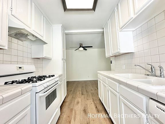 5th image of 1912 Glendon Ave #4A