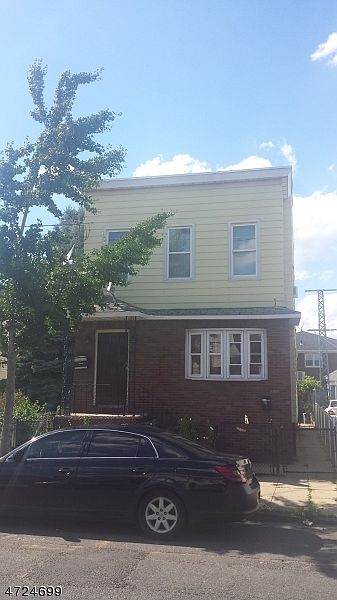 2nd image of 327 Loomis St