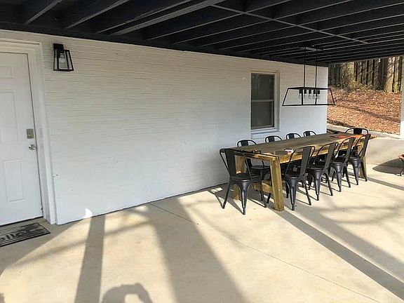 Outdoor dining space 