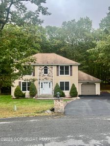 501 Bombur Ln, Tamiment, PA, 18371