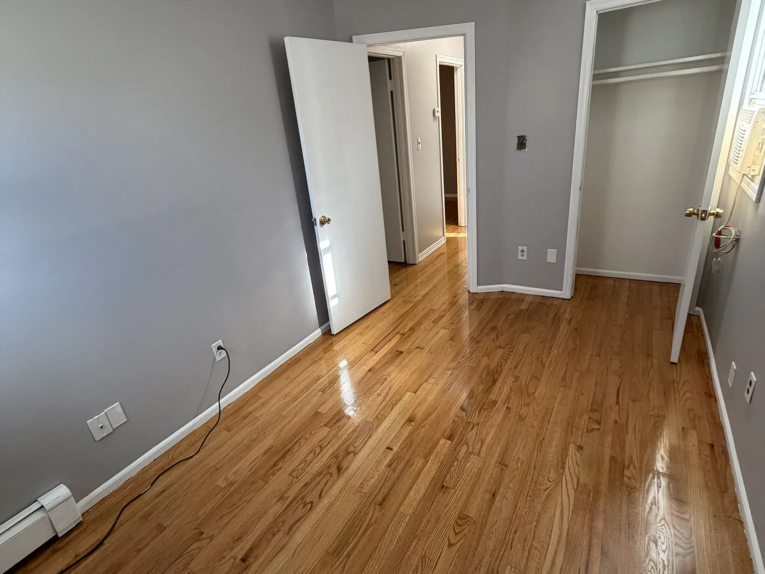 3 bed, 1000 sqft, $2,200 — Photo 3