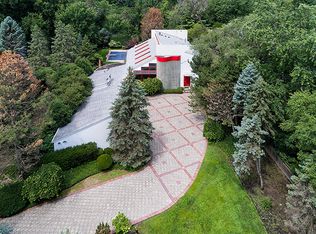 2100 Pfingsten Rd, Northbrook, IL 60062