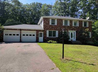 16 King Richard Dr, Londonderry, NH 03053